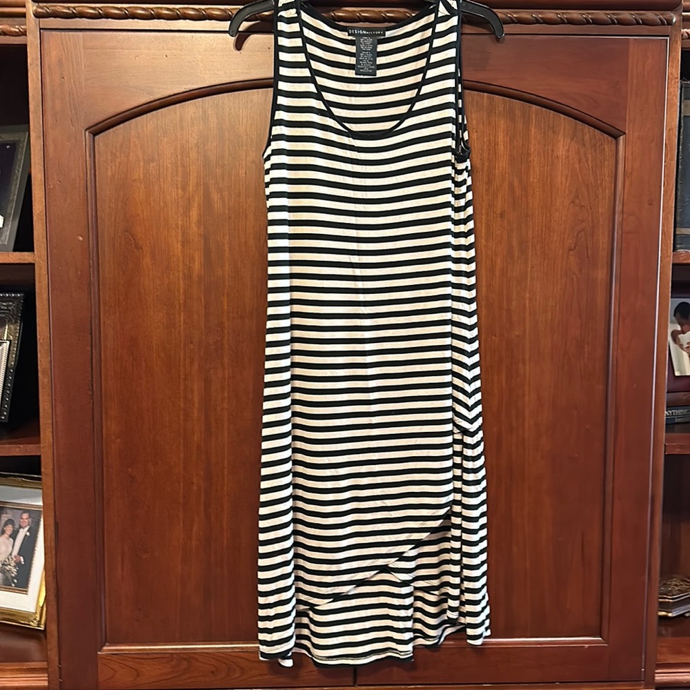 Black & cream sleeveless dress